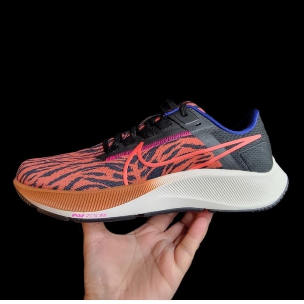 Nike Air zoom Pegasus 38 Women size 9.5  Athletic Shoes in Black and Orange